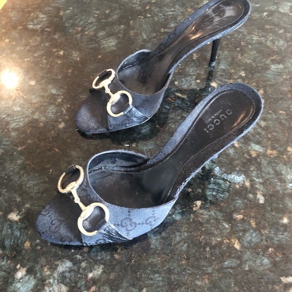 Gorgeous nearly new Gucci slides size 37 1/2 C - Picture 3 of 9